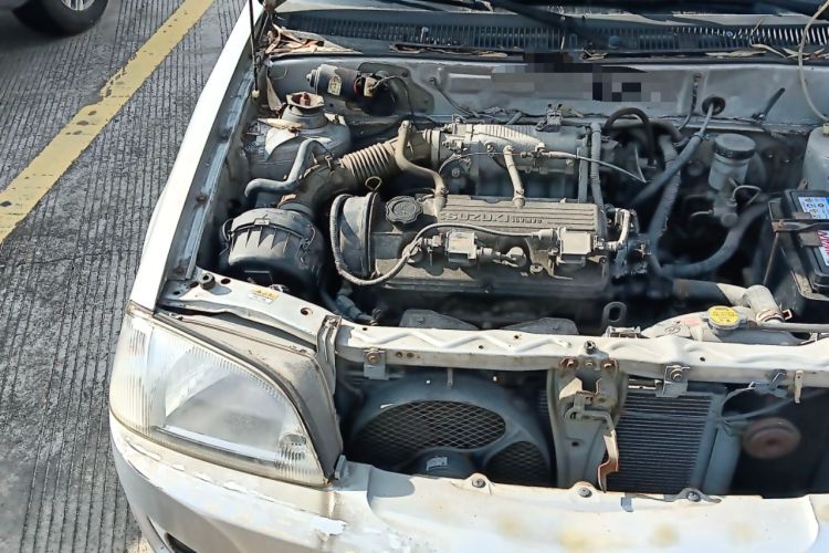 Used Suzuki Lingyang 2012 1.3L Base Version Engine Bay Right