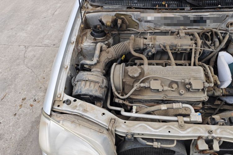 Used Suzuki Lingyang 2012 1.3L Base Version Engine Bay Right