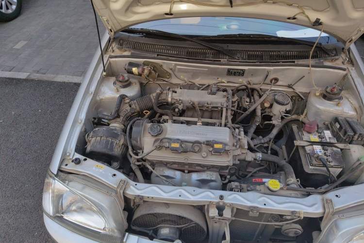 Used Suzuki Lingyang 2012 1.3L Wealthy Edition Engine Bay Right