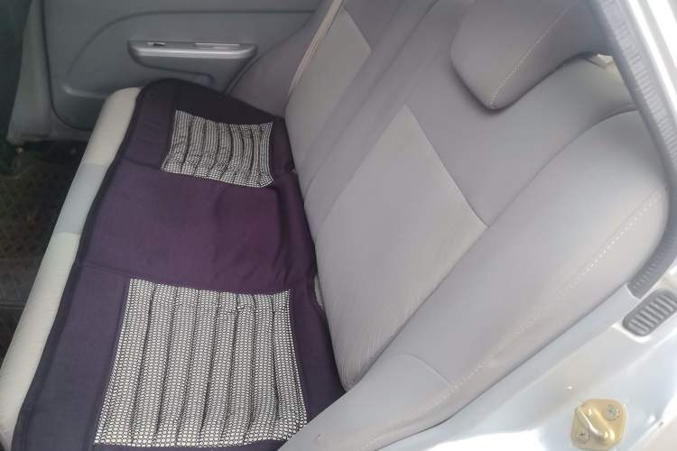 Used Suzuki Lingyang 2012 1.3L Comfort Version Left Rear Seat