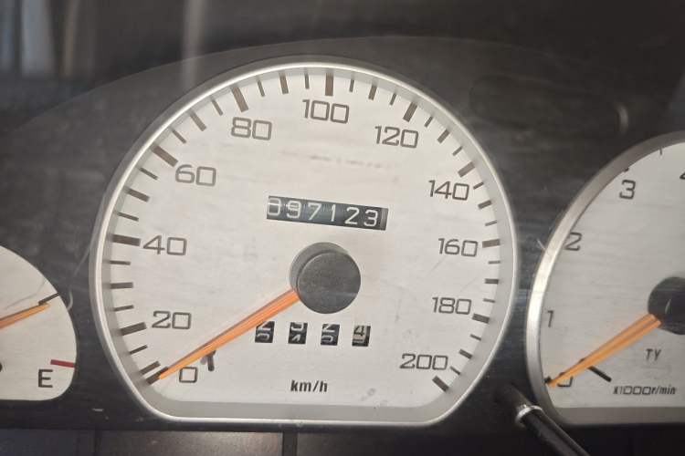 Used Suzuki Lingyang 2012 1.3L Comfort Version Odometer Close Up