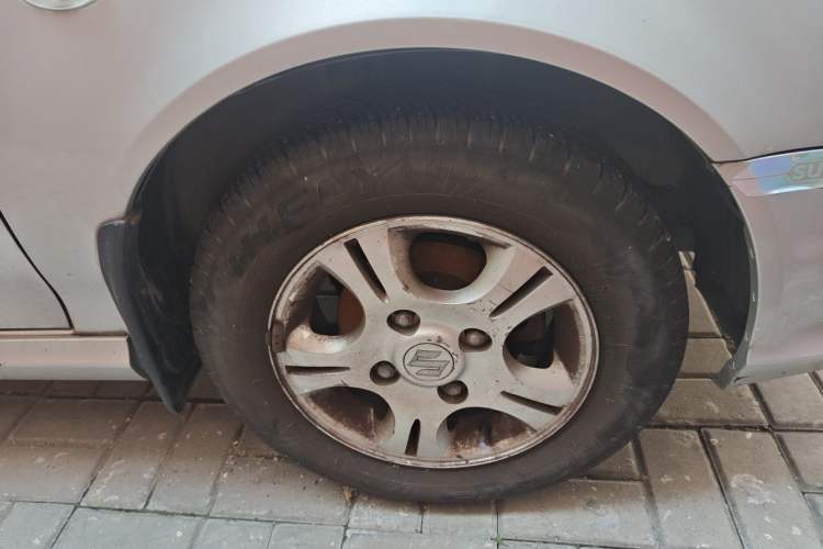 Used Suzuki Lingyang 2012 1.3L Comfort Version Right Front Wheel Hub