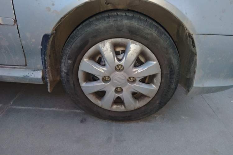 Used Suzuki Lingyang 2012 1.3L Comfort Version Right Front Wheel Hub