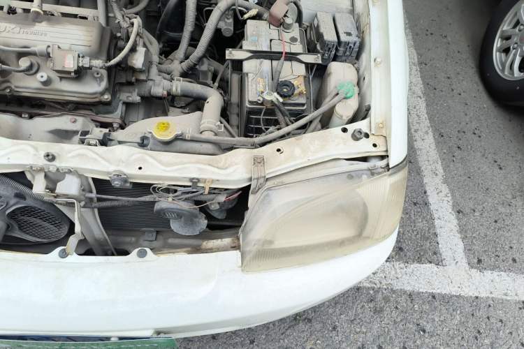 Used Suzuki Lingyang 2012 1.3L Standard Version Engine Bay Left