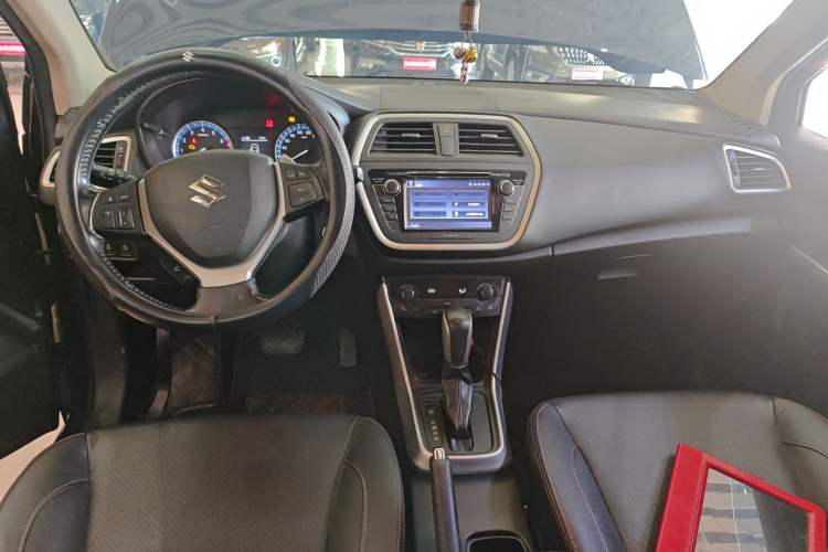 Used Suzuki S-Cross 2015 1.4T Automatic Two-Wheel Drive Prestige Model Center Console