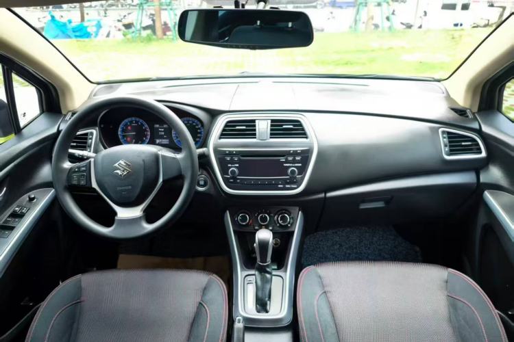 Used Suzuki S-Cross 2014 1.6L CVT Two-Wheel Drive Entry Model Interior 2