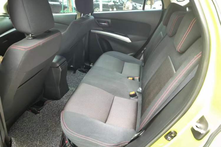 Used Suzuki S-Cross 2014 1.6L CVT Two-Wheel Drive Entry Model Interior 3