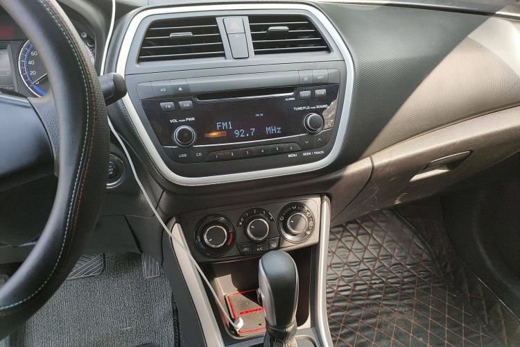 Used Suzuki S-Cross 2015 1.6L CVT Two-Wheel Drive Entry-Level Trim Audio And AC Panel