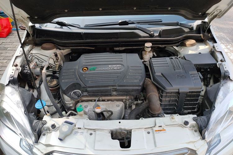 Used Suzuki S-Cross 2015 1.6L CVT Two-Wheel Drive Entry-Level Trim Engine Bay