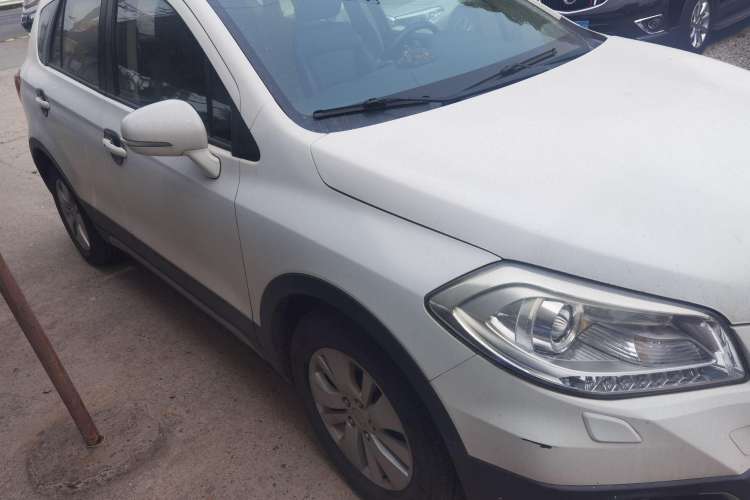 Used Suzuki S-Cross 2014 1.6L Manual Two-Wheel Drive Elite Model Exterior 2
