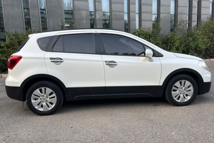 Used Suzuki S-Cross 2015 1.6L Manual Two-Wheel Drive Entry Model Exterior 2