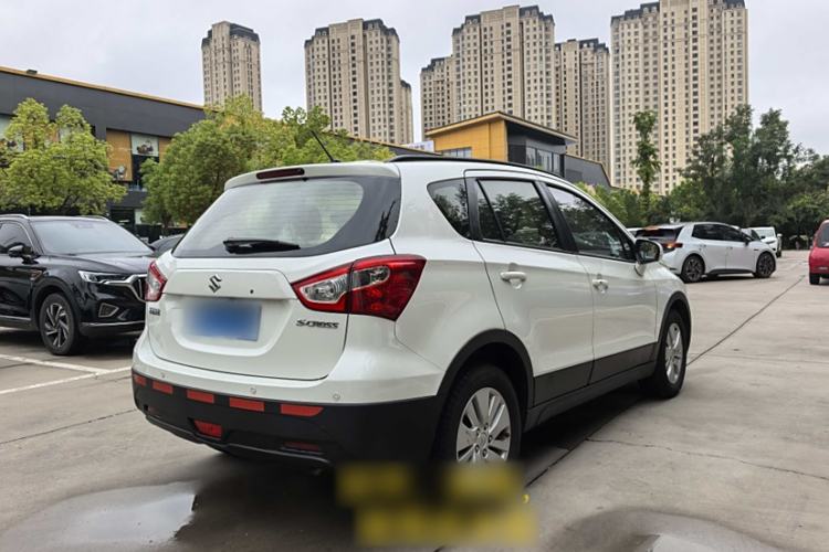 Used Suzuki S-Cross 2015 1.6L CVT Two-Wheel Drive Entry-Level Trim Exterior 4