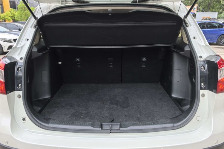 Used Suzuki S-Cross 2015 1.6L CVT Two-Wheel Drive Entry-Level Trim Interior 1