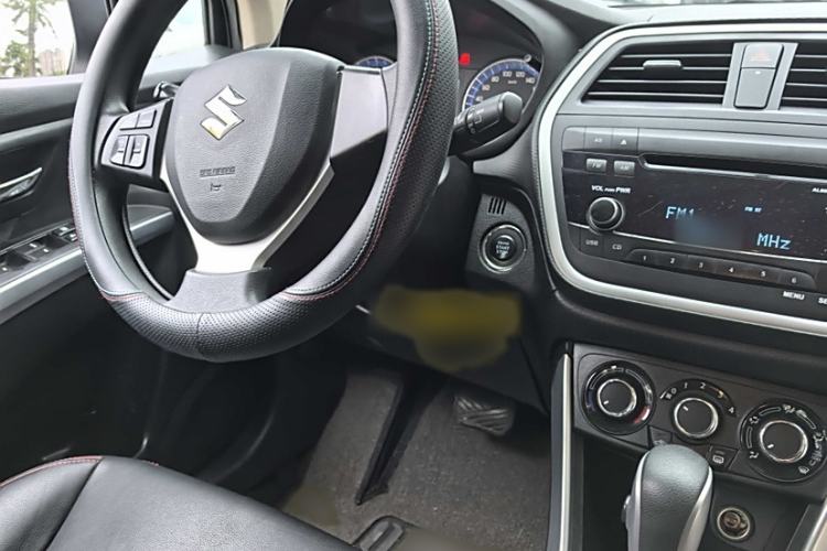 Used Suzuki S-Cross 2015 1.6L CVT Two-Wheel Drive Entry-Level Trim Interior 2