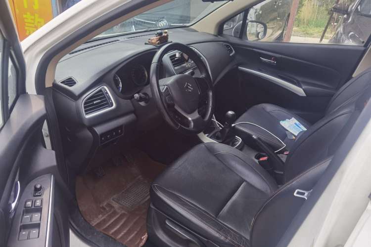 Used Suzuki S-Cross 2014 1.6L Manual Two-Wheel Drive Elite Model Interior 2