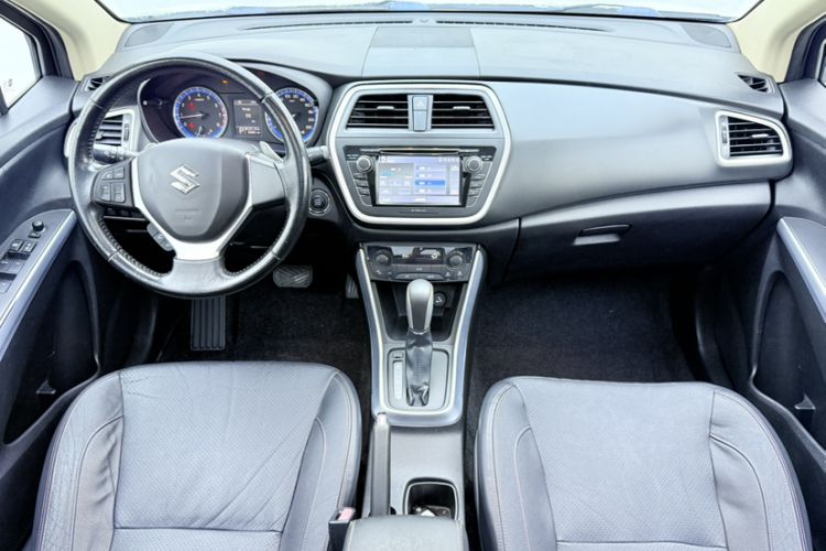 Used Suzuki S-Cross 2014 1.6L CVT Two-Wheel Drive Elite Version Interior 2