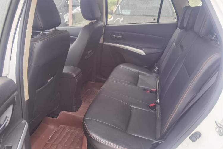 Used Suzuki S-Cross 2014 1.6L Manual Two-Wheel Drive Elite Model Interior 3