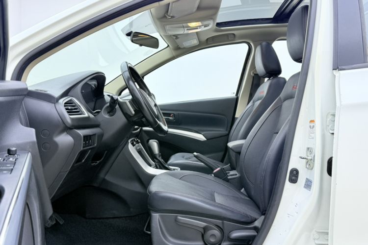 Used Suzuki S-Cross 2014 1.6L CVT Two-Wheel Drive Elite Version Interior 3