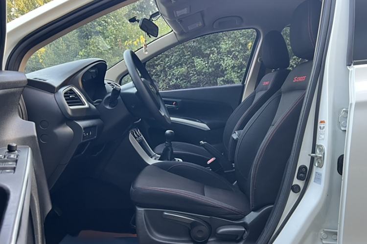Used Suzuki S-Cross 2015 1.6L Manual Two-Wheel Drive Entry Model Interior 3