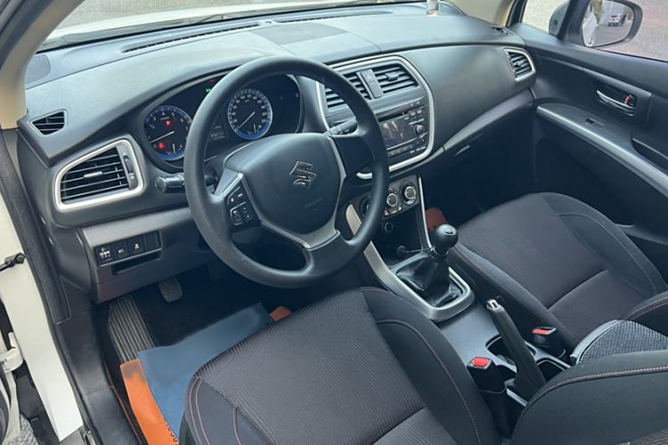 Used Suzuki S-Cross 2015 1.6L Manual Two-Wheel Drive Entry Model Interior 4