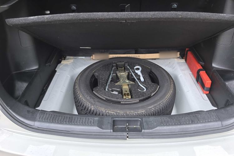 Used Suzuki S-Cross 2015 1.6L CVT Two-Wheel Drive Entry-Level Trim Interior 7