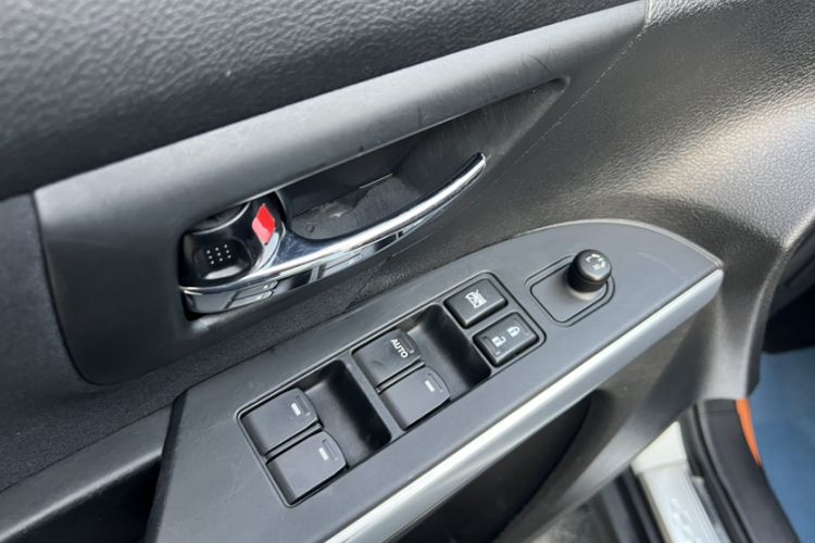 Used Suzuki S-Cross 2015 1.6L Manual Two-Wheel Drive Entry Model Interior 8