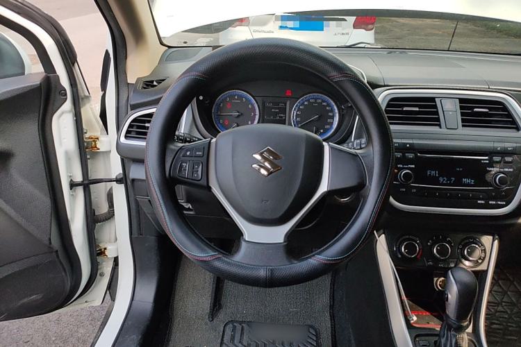 Used Suzuki S-Cross 2015 1.6L CVT Two-Wheel Drive Entry-Level Trim Steering Wheel