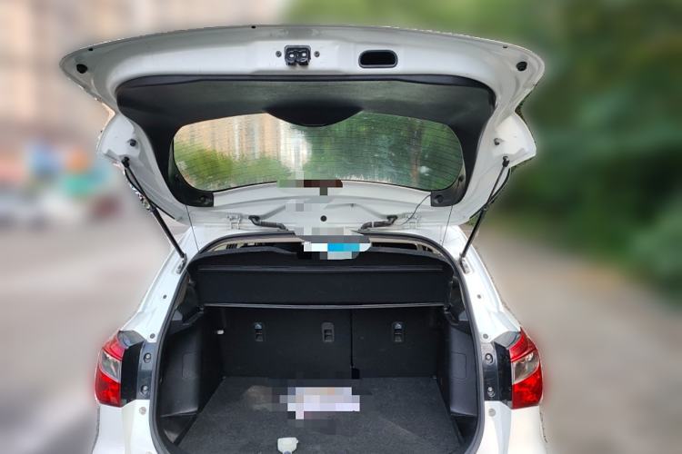 Used Suzuki S-Cross 2015 1.6L CVT Two-Wheel Drive Entry-Level Trim Trunk
