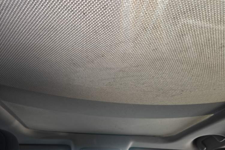 Used Suzuki S-Cross 2014 1.6L CVT Two-Wheel Drive Elite Version Headliner