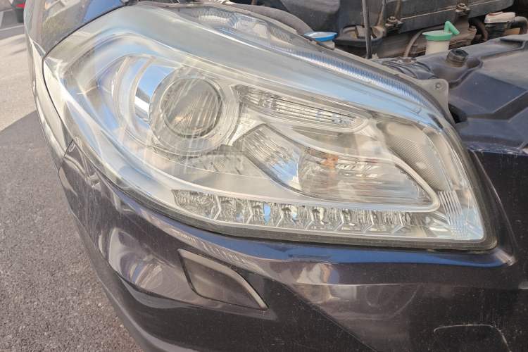 Used Suzuki S-Cross 2014 1.6L CVT Two-Wheel Drive Elite Version Right Front Headlight
