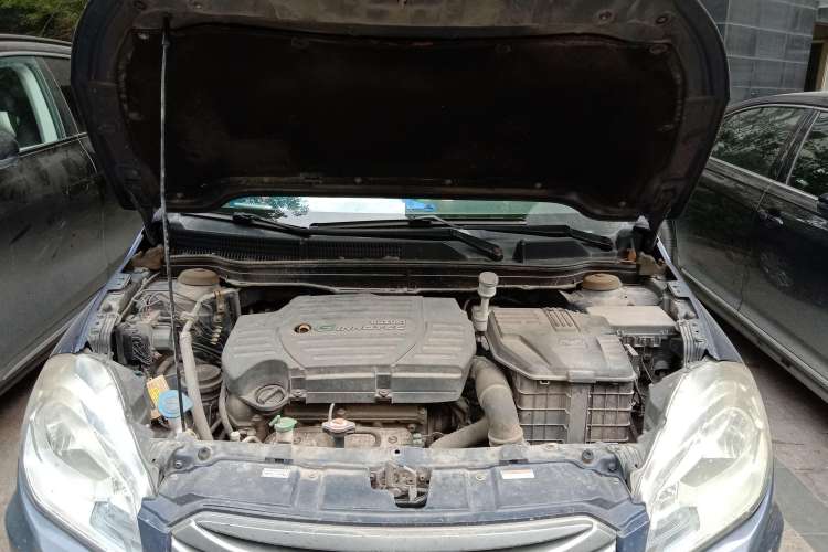 Used Suzuki S-Cross 2014 1.6L Manual Two-Wheel Drive Entry Model Engine Bay