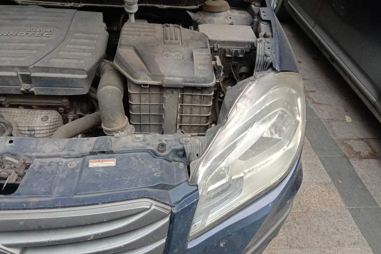 Used Suzuki S-Cross 2014 1.6L Manual Two-Wheel Drive Entry Model Engine Bay Left