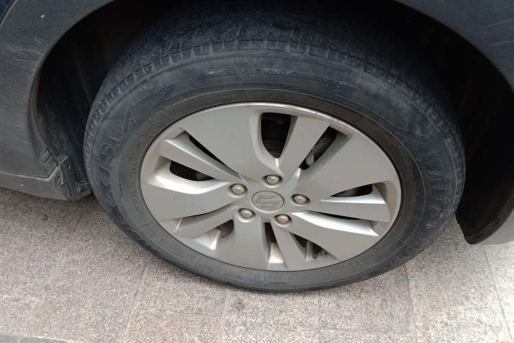 Used Suzuki S-Cross 2014 1.6L Manual Two-Wheel Drive Entry Model Right Front Wheel Hub