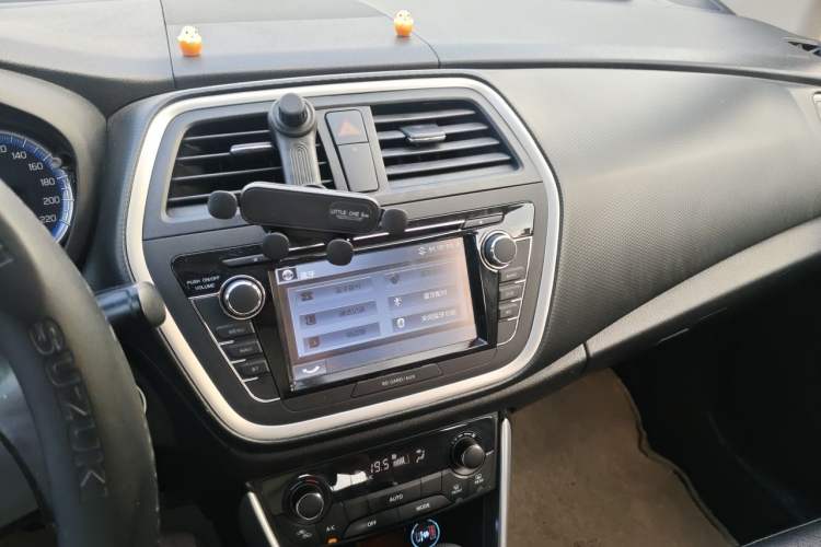 Used Suzuki S-Cross 2014 1.6L CVT Two-Wheel Drive Elite Version Audio And AC Panel