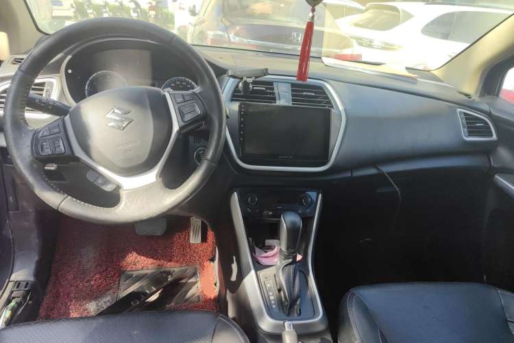 Used Suzuki S-Cross 2014 1.6L CVT Two-Wheel Drive Elite Version Center Console