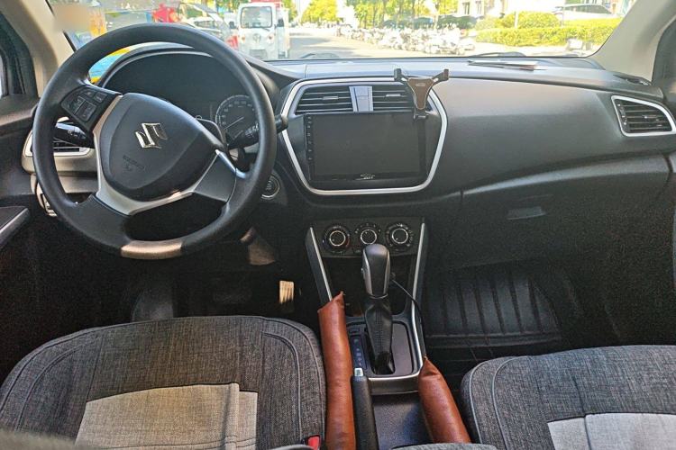 Used Suzuki S-Cross 2014 1.6L CVT Two-Wheel Drive Entry Model Center Console