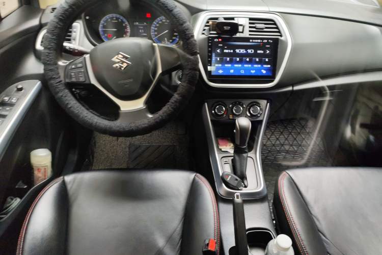 Used Suzuki S-Cross 2014 1.6L CVT Two-Wheel Drive Entry Model Center Console