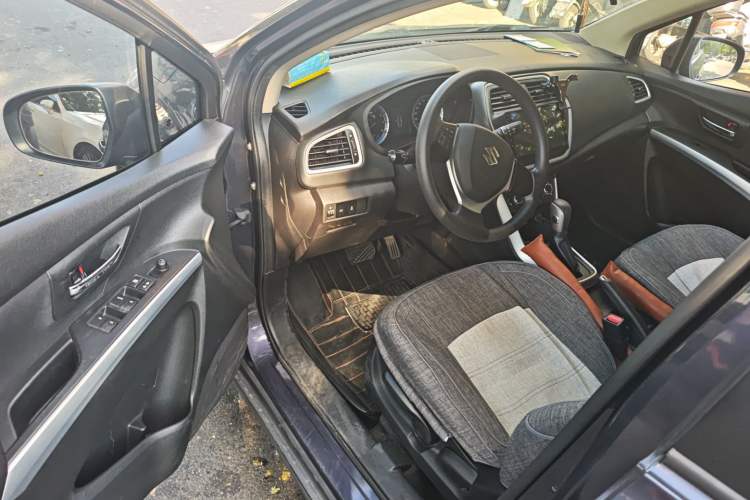 Used Suzuki S-Cross 2014 1.6L CVT Two-Wheel Drive Entry Model Driver Seat