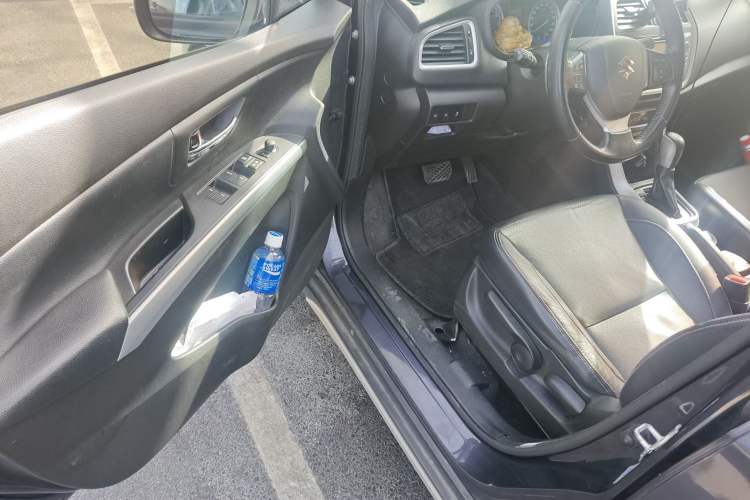 Used Suzuki S-Cross 2014 1.6L CVT Four-Wheel Drive Luxury Version Driver Seat
