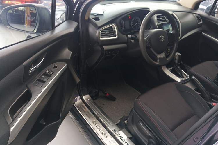 Used Suzuki S-Cross 2014 1.6L CVT Two-Wheel Drive Entry Model Driver Seat