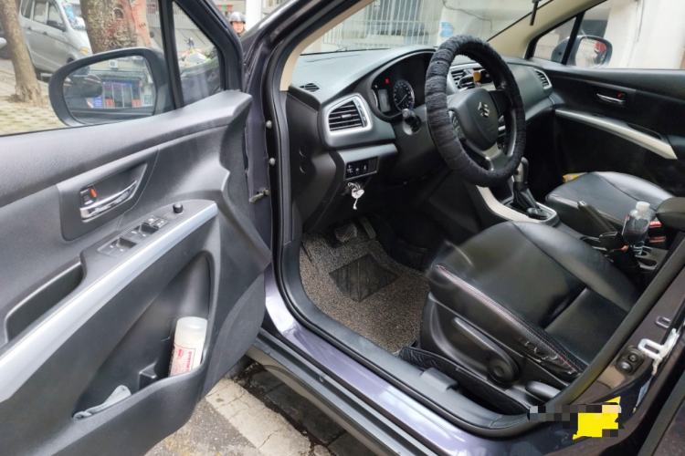 Used Suzuki S-Cross 2014 1.6L CVT Two-Wheel Drive Entry Model Driver Seat