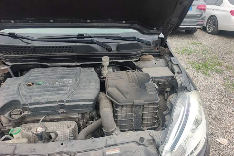 Used Suzuki S-Cross 2014 1.6L CVT Two-Wheel Drive Elite Version Engine Bay Left