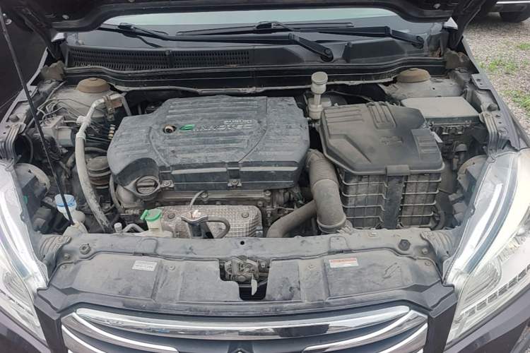 Used Suzuki S-Cross 2014 1.6L CVT Two-Wheel Drive Elite Version Engine Bay