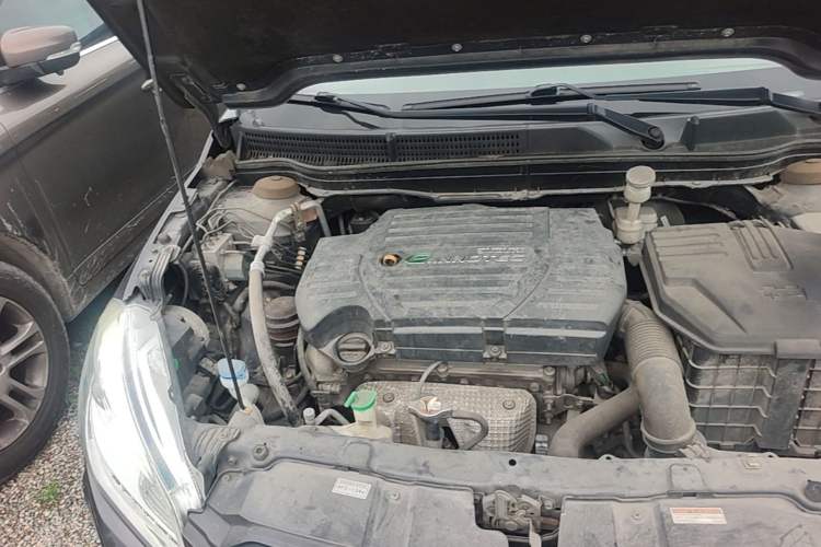 Used Suzuki S-Cross 2014 1.6L CVT Two-Wheel Drive Elite Version Engine Bay Right