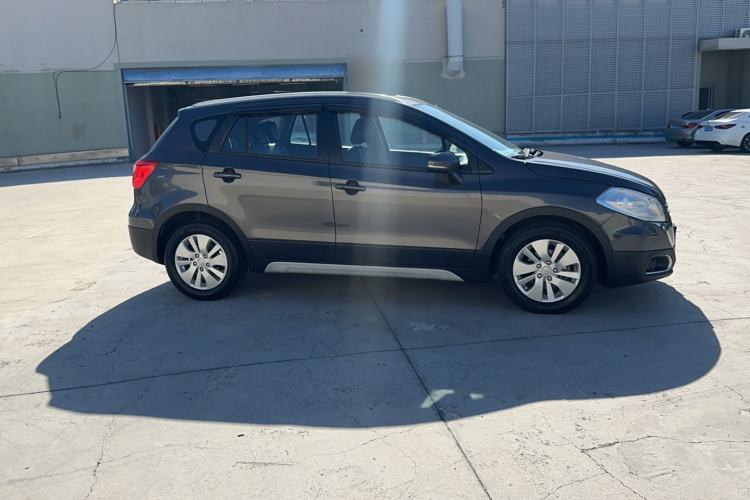 Used Suzuki S-Cross 2014 1.6L CVT Two-Wheel Drive Elite Version Exterior 2