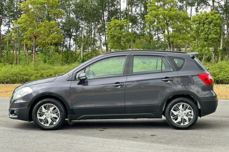 Used Suzuki S-Cross 2014 1.6L CVT Two-Wheel Drive Entry Model Exterior 4