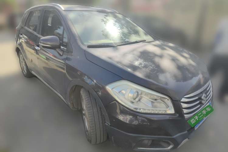 Used Suzuki S-Cross 2014 1.6L CVT Two-Wheel Drive Elite Version Front Right 45 Deg