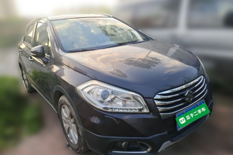 Used Suzuki S-Cross 2014 1.6L CVT Two-Wheel Drive Elite Version Front Right 45 Deg
