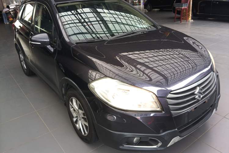 Used Suzuki S-Cross 2014 1.6L CVT Two-Wheel Drive Entry Model Front Right 45 Deg
