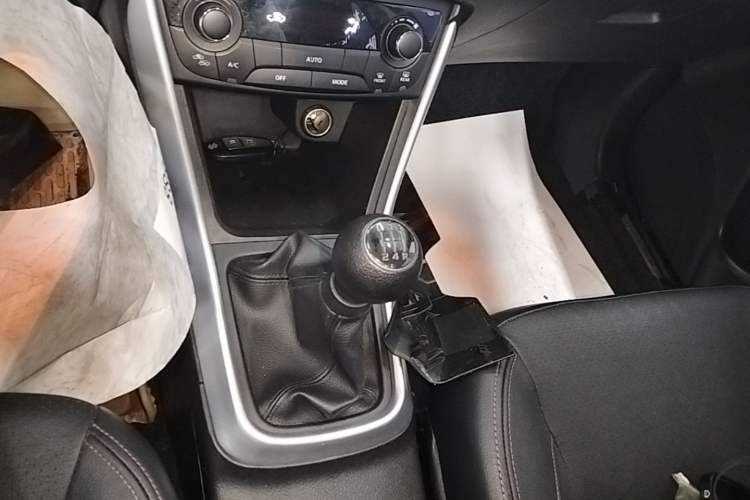 Used Suzuki S-Cross 2014 1.6L Manual Two-Wheel Drive Elite Model Gear Lever